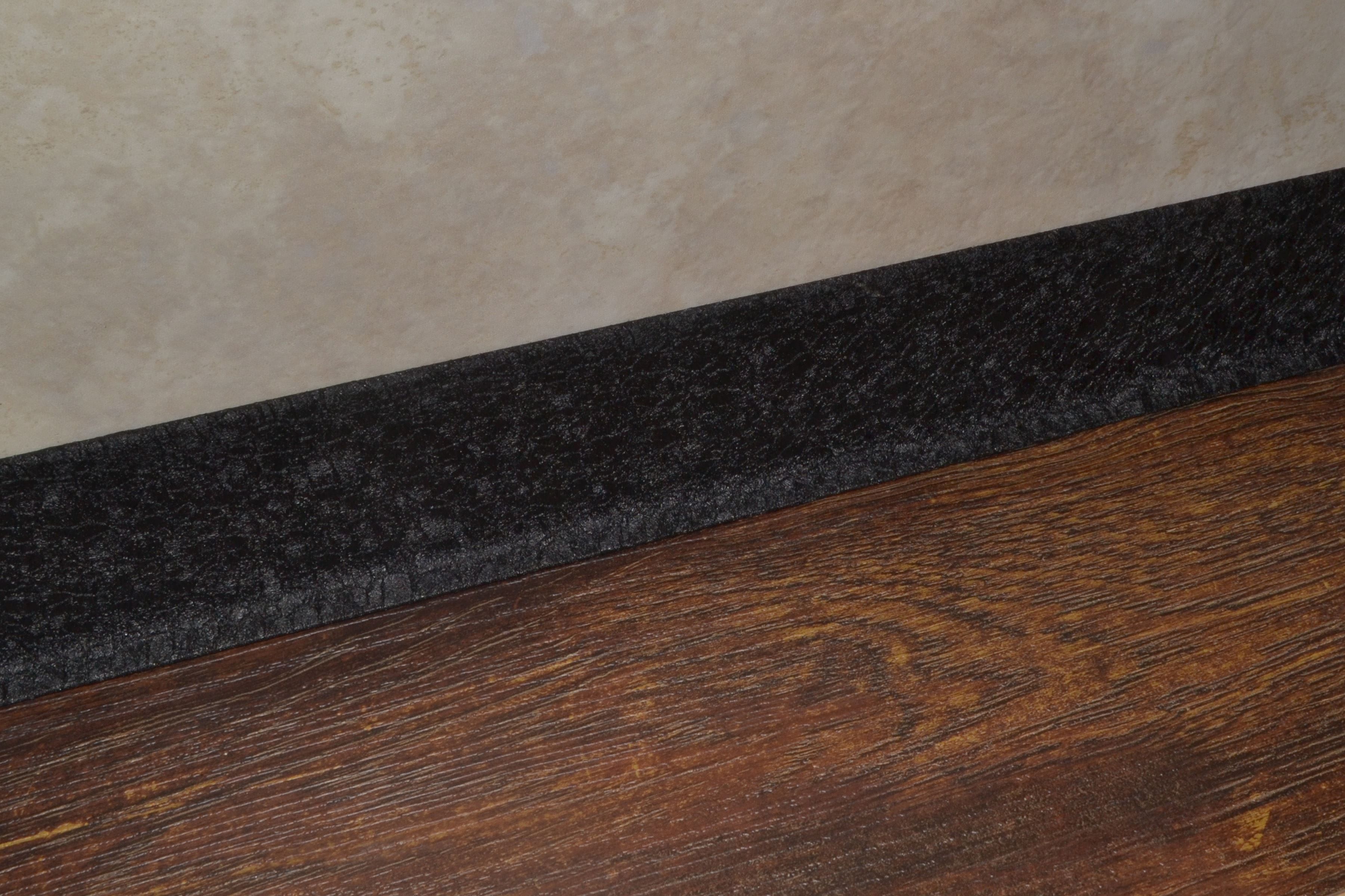 Плинтус алюминиевый L-образный текстура кожи черная (2500*11*60 мм) — купить в Нефтекамске